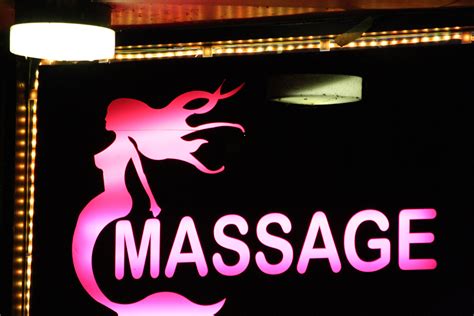 Erotic massage Find a prostitute Clifton Hill